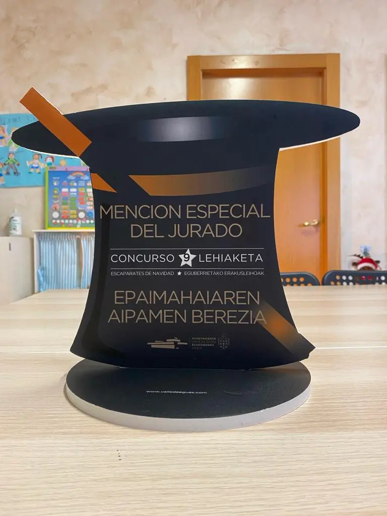 Premio concurso escaparate navidad de la academia de inglés Green School Pamplona